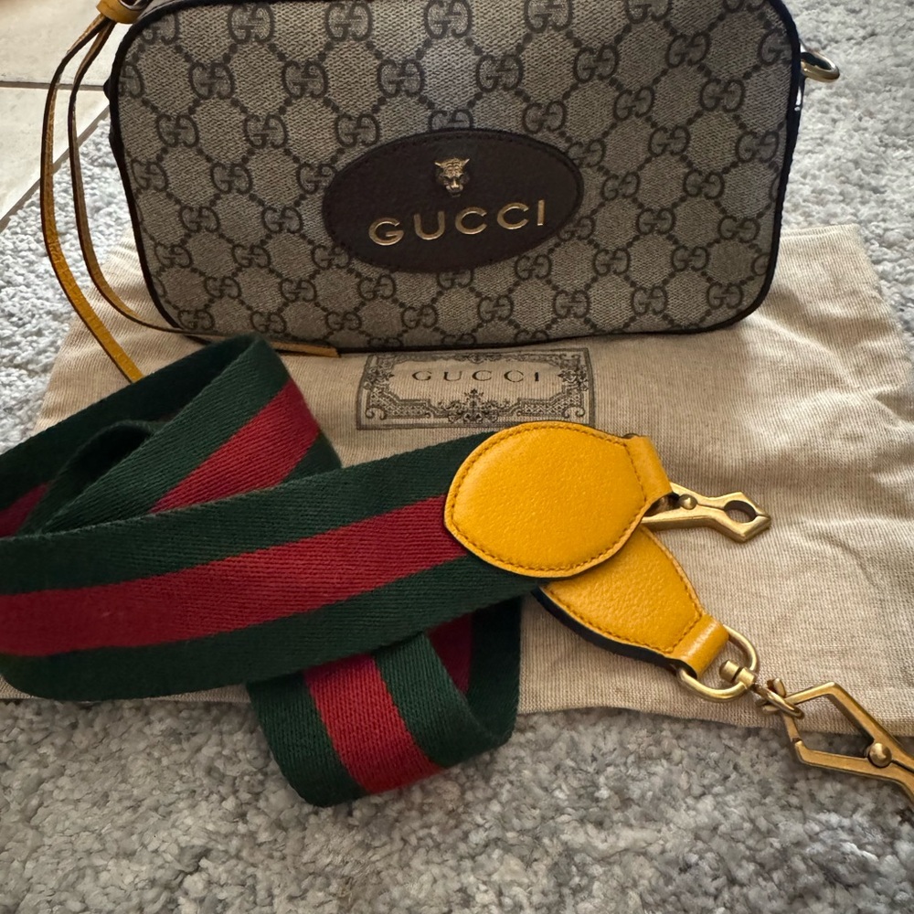 This is a Gucci Neo Vintage GG Supreme shoulder bag